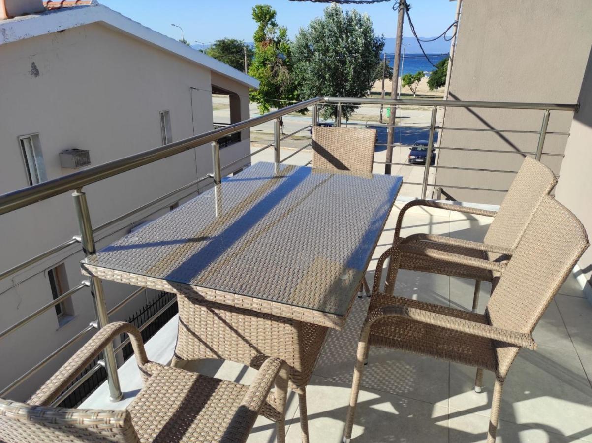 Blue Beach Apartments Ofrínion エクステリア 写真